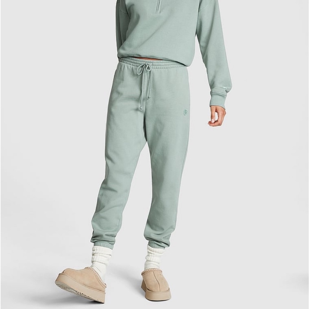 PINK Victoria’s Secret Fleece Slim Sweatpants - Picture 4 of 8